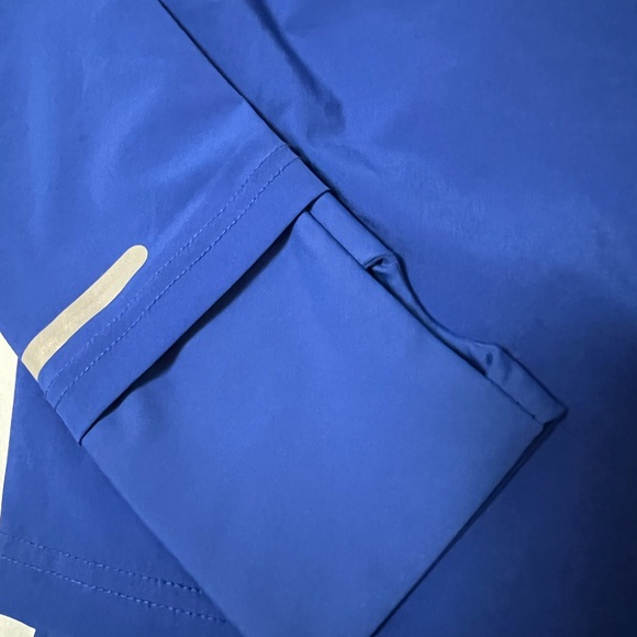 NWOT Sweaty Betty Running Jacket size Medium - Cobalt Blue - with stowaw… - Picture 5 of 7